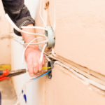 Elektroinstallation Grundlagen Legende, Schaltzeichen, Schaltplan, Ratgeber, Elektriker abisolieren, Stromkreislauf, Stromversorgung, Schalter anschliessen, Steckdose anschliessen, Ratgeber, Anleitungen